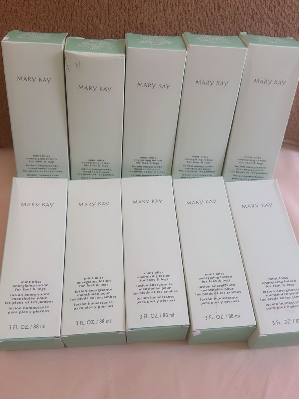 Mary Kay Mint Bliss Energizing Lotion - Mint & White